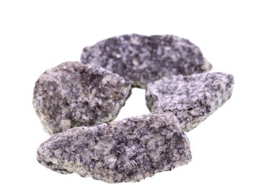 Granit taşlar beyaz arka plan üzerinde izole bir tek taş kompozisyon önünde