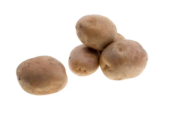 Rå färsk potatis isolerad på vit bakgrund. — Stockfoto