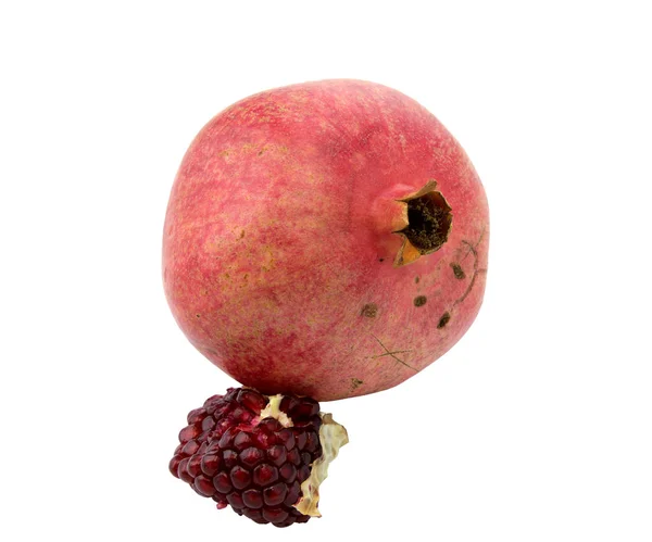 白背景素材、新鮮なガーネットに分離された熟したザクロの果実 — ストック写真