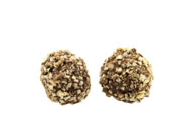 Beyaz arka planda izole çikolatalar.