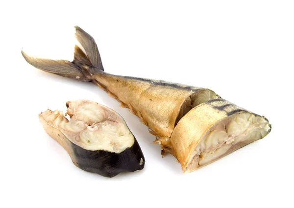Geräucherte Makrele isoliert auf weißem Hintergrund — Stockfoto
