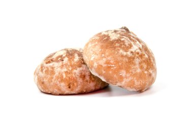 Beyaz arka planda geleneksel Rus zencefilli ekmeği izole edilmiş