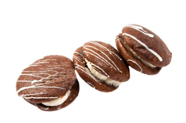 Beyaz arka planda izole çikolatalar.