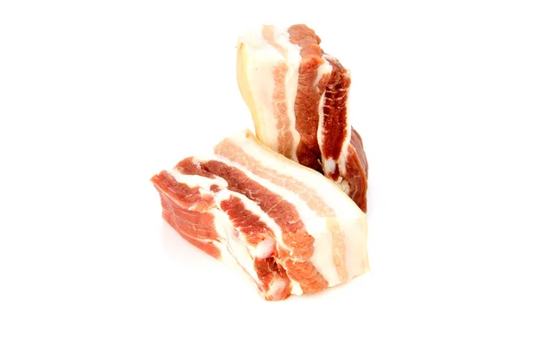 Bacon di maiale isolato su fondo bianco. pancetta di maiale — Foto Stock