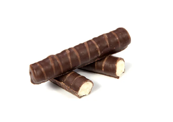 Varillas de oblea de chocolate aisladas sobre fondo blanco — Foto de Stock