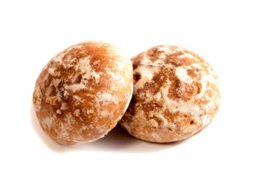 Beyaz arka planda geleneksel Rus zencefilli ekmeği izole edilmiş