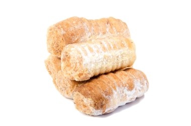 beyaz zemin üzerine krema ile rulo.