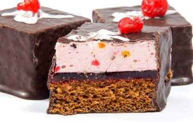 Ev yapımı kek, tatlı pasta, krema ile kaplı