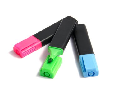 Beyaz arka plan üzerinde izole vurgulayıcı pen marker