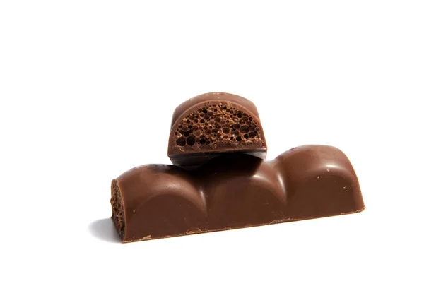 Καραμέλες σοκολάτας που απομονώνονται σε λευκό φόντο — Φωτογραφία Αρχείου