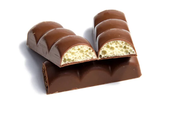 Bonbons au chocolat isolés sur fond blanc — Photo