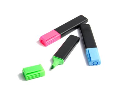 Beyaz arka plan üzerinde izole vurgulayıcı pen marker