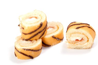 Bisküvi İsviçre rulo beyaz arka plan üzerinde izole