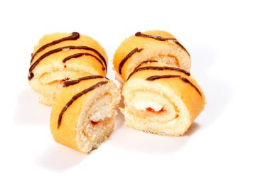 Bisküvi İsviçre rulo beyaz arka plan üzerinde izole