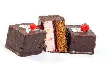 Ev yapımı kek, tatlı pasta, krema ile kaplı