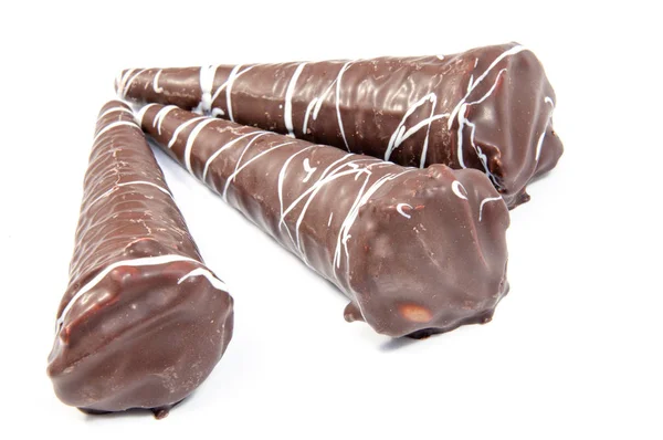Palitos de wafer de chocolate isolados no fundo branco — Fotografia de Stock