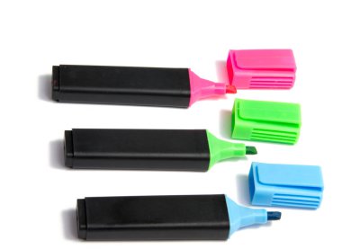 Beyaz arka plan üzerinde izole vurgulayıcı pen marker