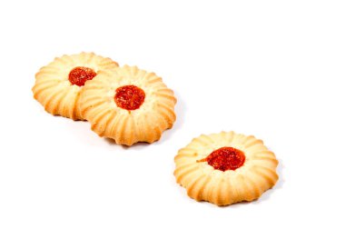 Beyaz arkaplanda küçük bisküviler