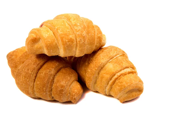 Croissant al burro fresco, isolato su fondo bianco . — Foto Stock