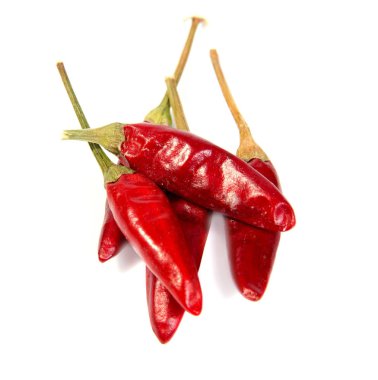 Beyaz arka planda izole edilmiş kırmızı biber ya da kırmızı biber.