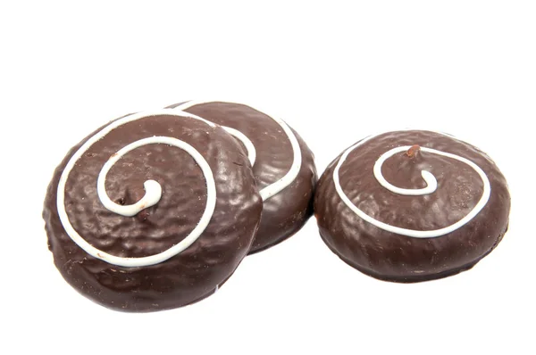 Schokoladenkekse mit Sahnefüllung isoliert auf weißem Hintergrund. — Stockfoto