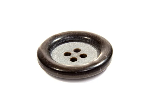 Ενιαία μαύρη ενδυμασία κουμπί απομονωμένη πάνω από το λευκό φόντο — Φωτογραφία Αρχείου