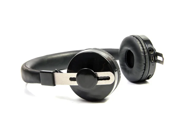 Casque bluetooth sans fil ou écouteur isolé sur fond blanc . — Photo