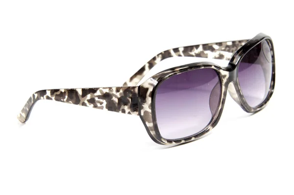 Gafas de sol de leopardo aisladas sobre fondo blanco — Foto de Stock