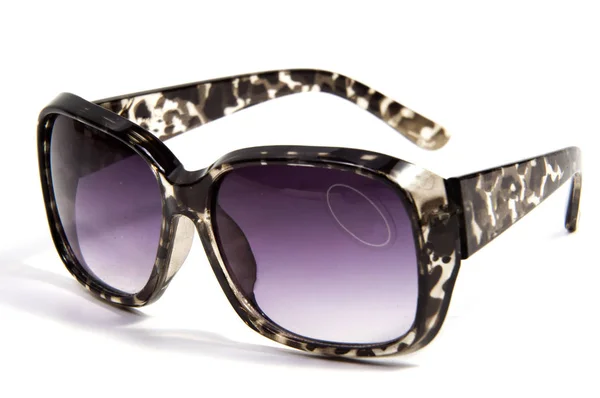 Okulary przeciwsłoneczne Leopard na białym tle — Zdjęcie stockowe