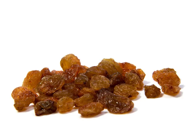 Pasas de sultanas amarillas aisladas sobre fondo blanco recorte — Foto de Stock