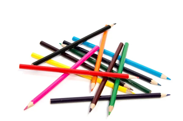 Barevné tužky na bílém pozadí barevné tužky — Stock fotografie