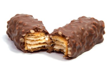 Beyaz üzerine izole çikolatalar.