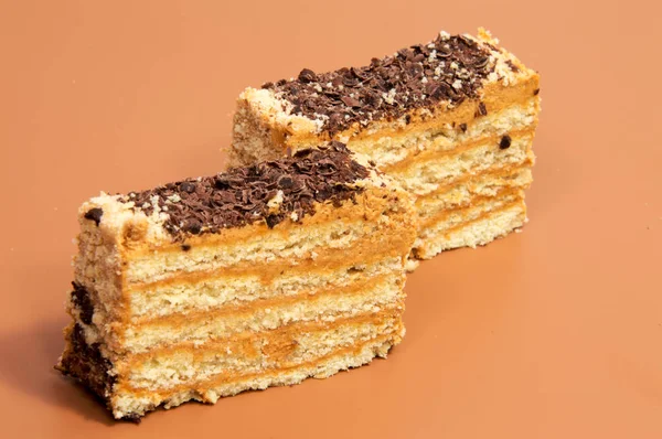 Печиво Швейцарський рол ізольовані на коричневий — стокове фото