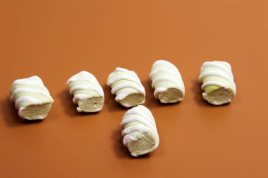 Marshmallow sırlı yığını 