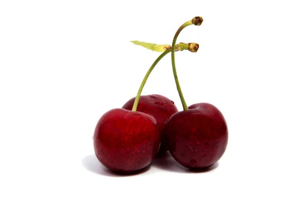 Fruta vermelha cereja no fundo branco — Fotografia de Stock