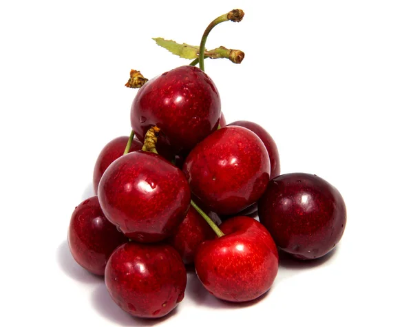 Kirsche rote Früchte auf weißem Hintergrund — Stockfoto