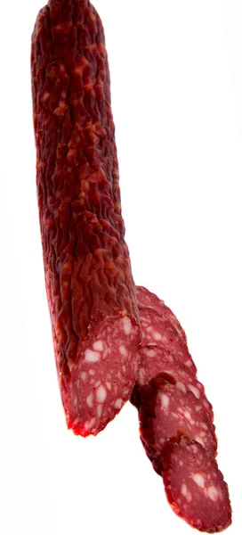 Salami geräucherte Wurstscheiben isoliert auf weißem Papier — Stockfoto