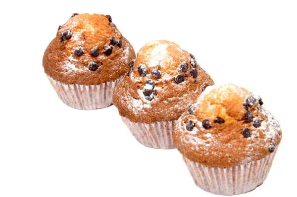 Chocolate Chip Muffin isoliert auf weißem Hintergrund. — Stockfoto