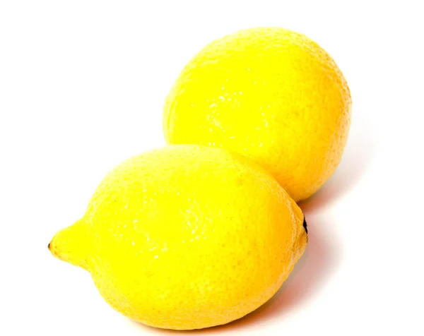 Цілий лимон ізольований на білому тлі — стокове фото