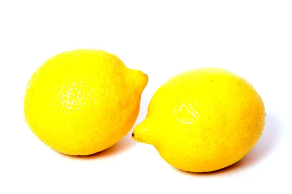 흰색 배경에 고립 된 전체 레몬 — 스톡 사진