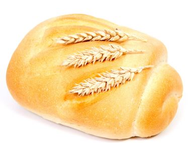 beyaz zemin üzerine taze ev yapımı ekmek.