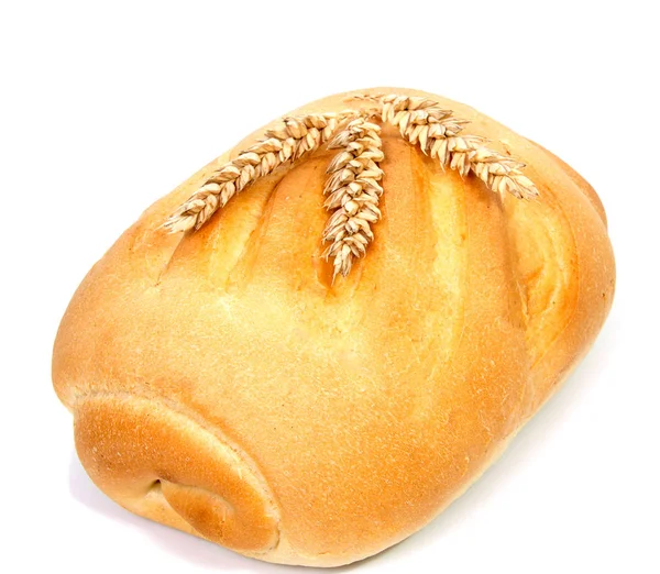 Färskt hembakat bröd på vit bakgrund. — Stockfoto