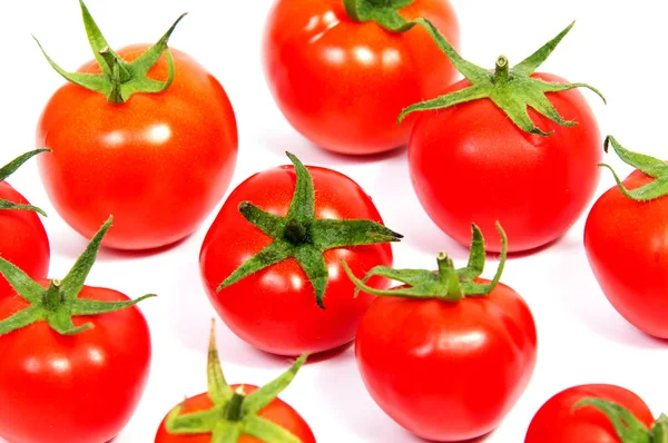Tomates rojos aislados sobre fondo blanco — Foto de Stock