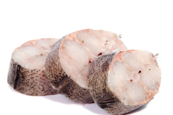 Bistecche pesce congelato isolato su sfondo bianco — Foto Stock