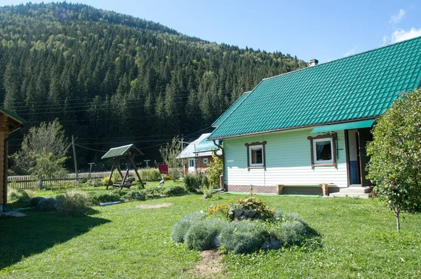 Cárpatos Montañas Paisaje Verano Con Colinas Verdes Valla Madera Hipster — Foto de Stock