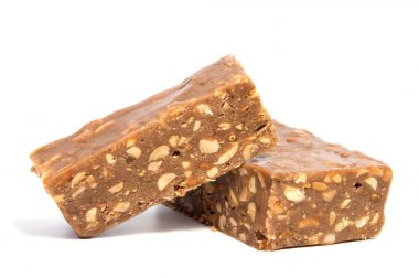 çikolata beyaz / kakao protein Çubuğu'nda izole / çikolata şeker beyaz arka plan üzerinde izole