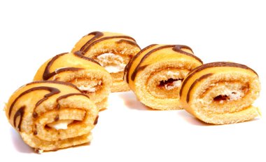 Bisküvi İsviçre rulo beyaz arka plan üzerinde izole