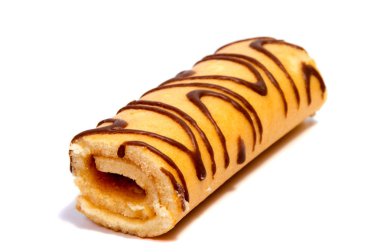 Bisküvi İsviçre rulo beyaz arka plan üzerinde izole