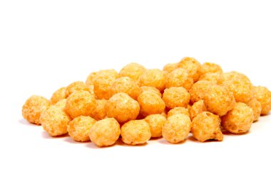 Düşen pul Mısır gevreği beyaz arka plan üzerinde izole kahvaltı. Sağlıklı kahvaltı.