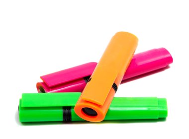Beyaz arka plan üzerinde izole vurgulayıcı pen marker